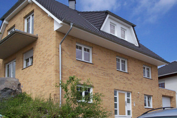 Rodinné domy z Ravello žluté stínované